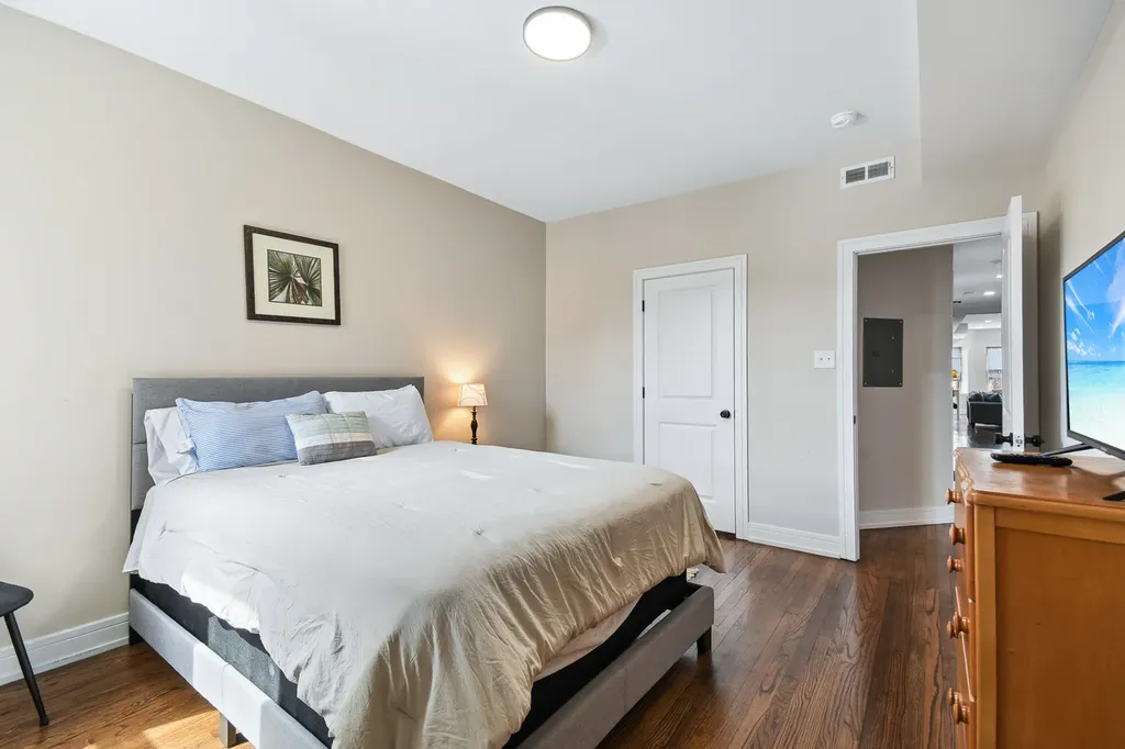 6835 South Clyde Avenue Chicago IL 60649