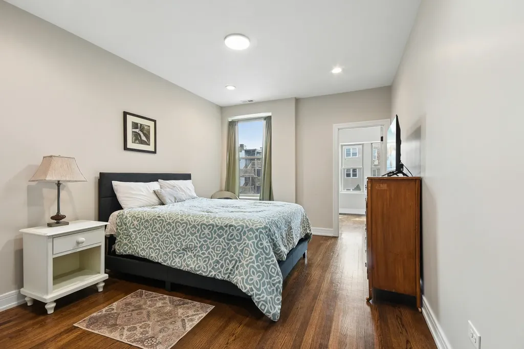 6835 South Clyde Avenue Chicago IL 60649