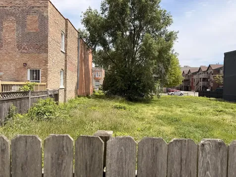 4240 South Saint Lawrence Avenue Chicago IL 60653