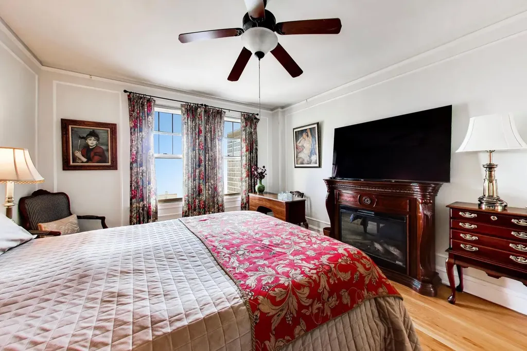 5000 South East End Avenue Chicago IL 60615