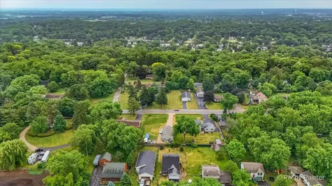 10118 Lund Avenue Algonquin IL 60102