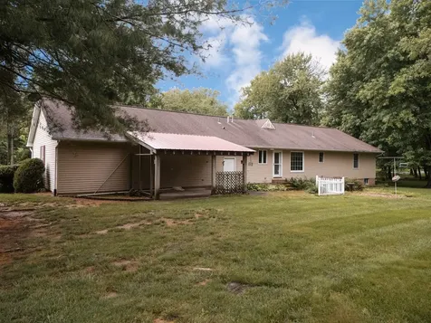2006 Spring Garden Road Marion IL 62959
