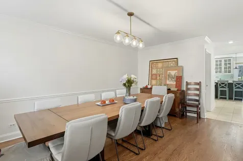5 Middlebury Lane Lincolnshire IL 60069