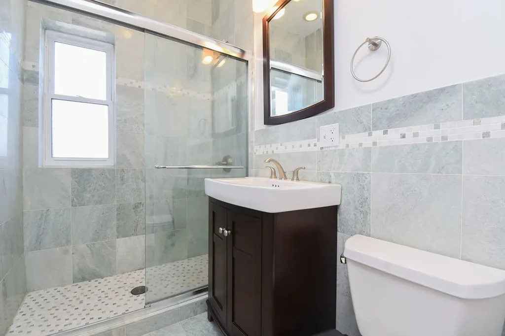1322 West Winona Street Chicago IL 60640