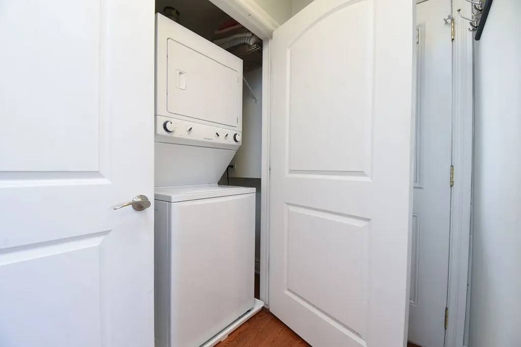 1322 West Winona Street Chicago IL 60640