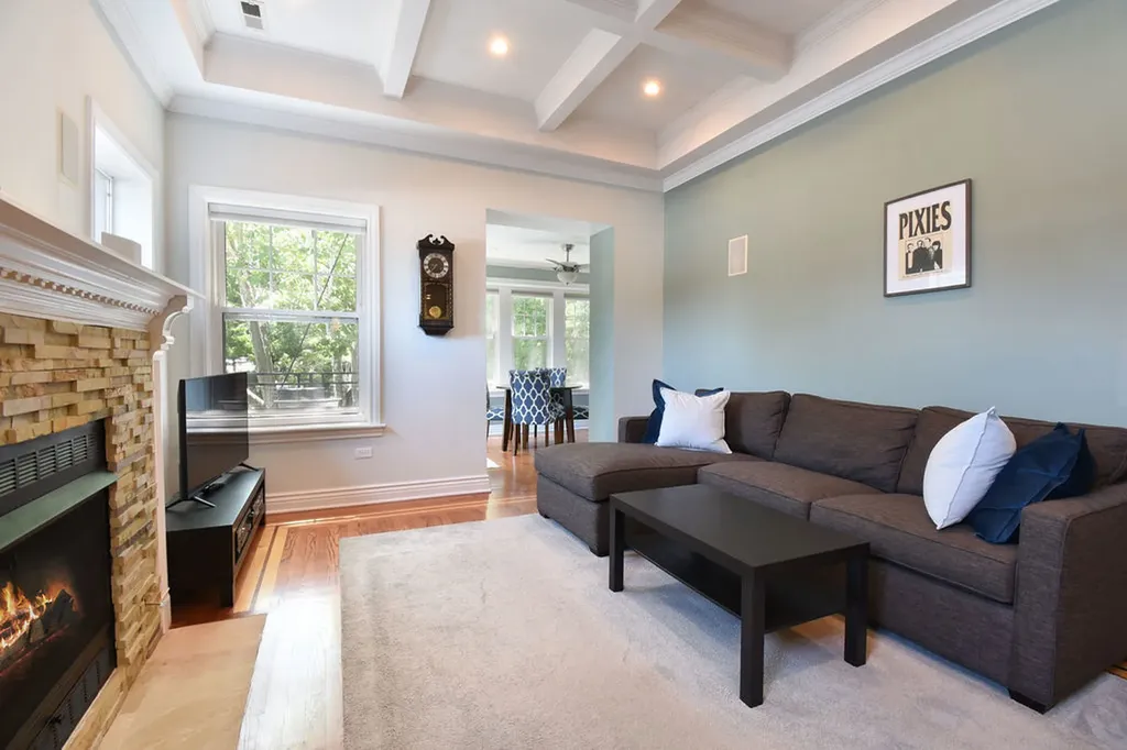 1322 West Winona Street Chicago IL 60640