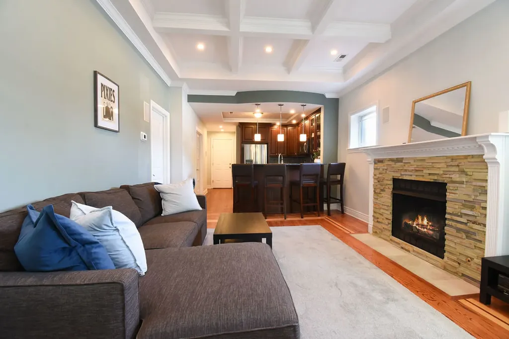 1322 West Winona Street Chicago IL 60640