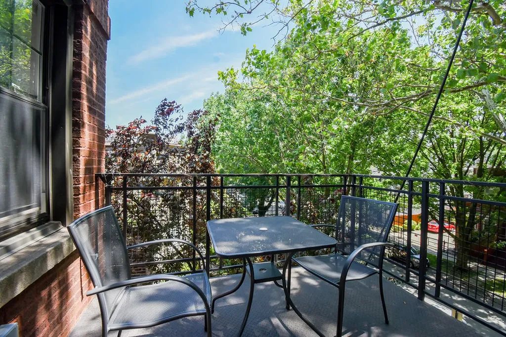 1322 West Winona Street Chicago IL 60640