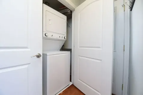 1322 West Winona Street Chicago IL 60640
