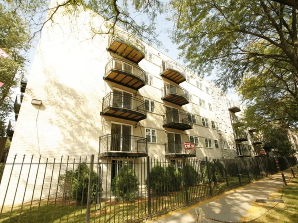6954 North Greenview Avenue Chicago IL 60626