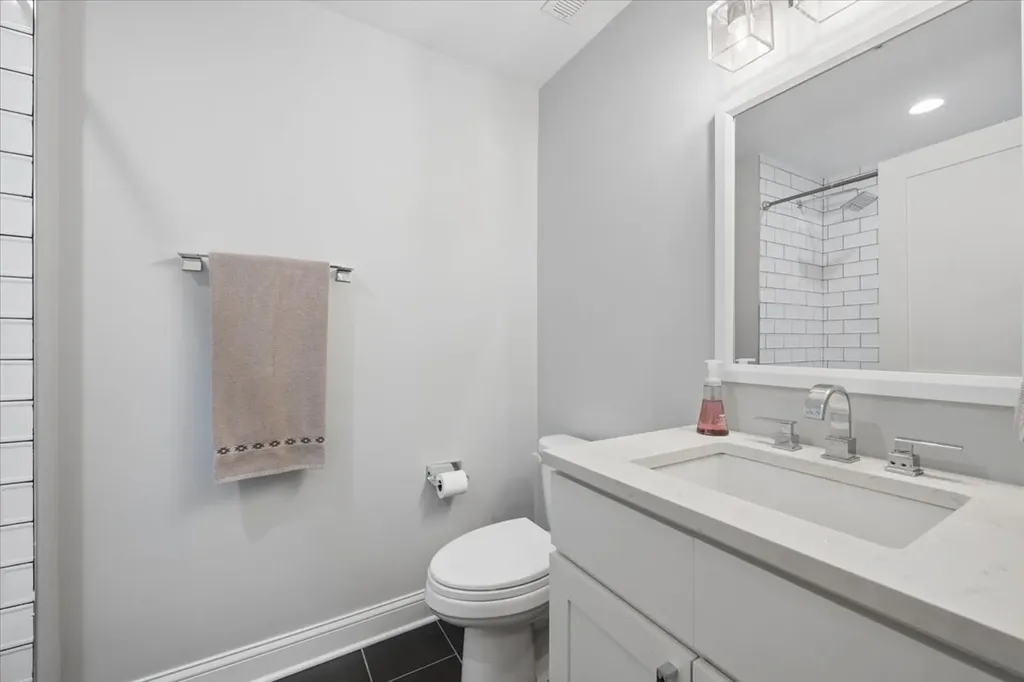6 South Laflin Street Chicago IL 60607