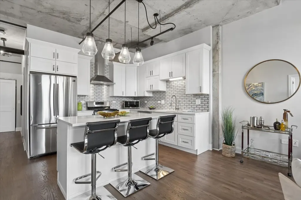 6 South Laflin Street Chicago IL 60607