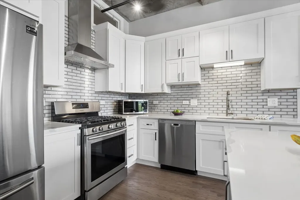 6 South Laflin Street Chicago IL 60607
