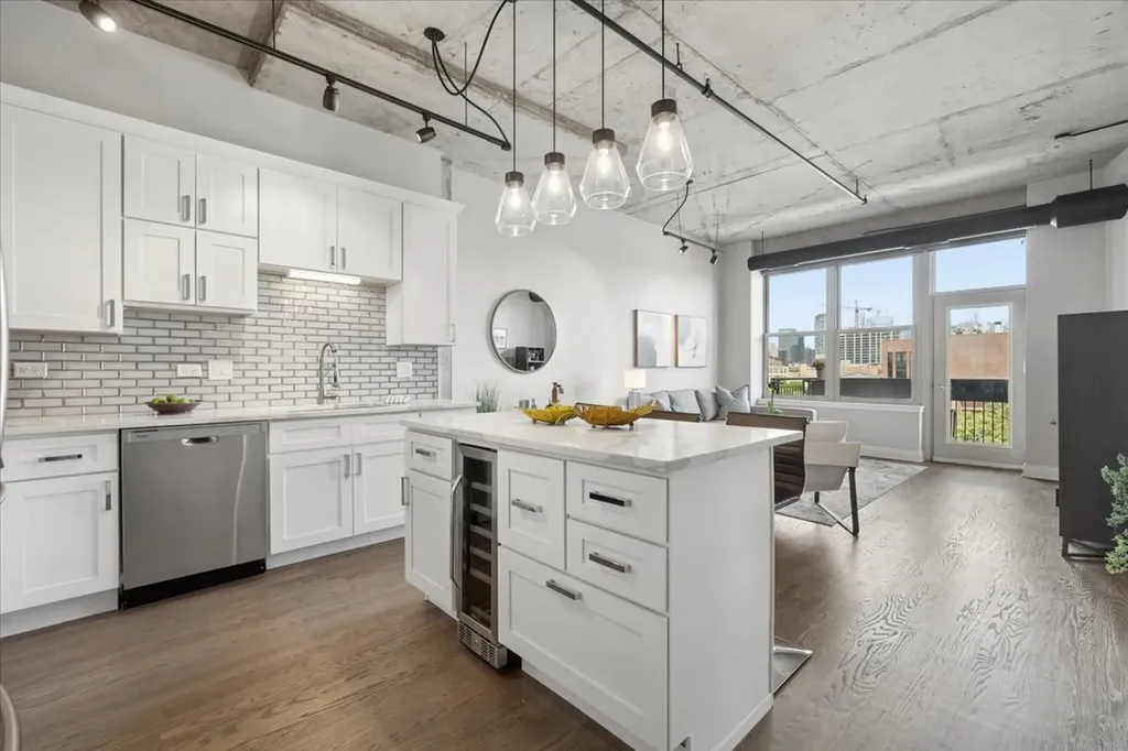 6 South Laflin Street Chicago IL 60607