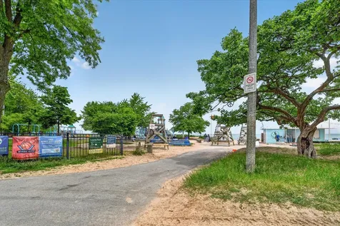 7033 North Sheridan Road Chicago IL 60626