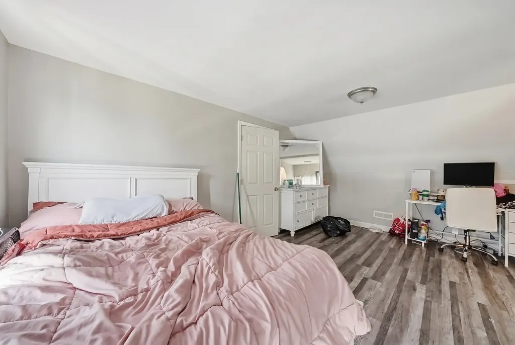 3056 East 87th Street Chicago IL 60617