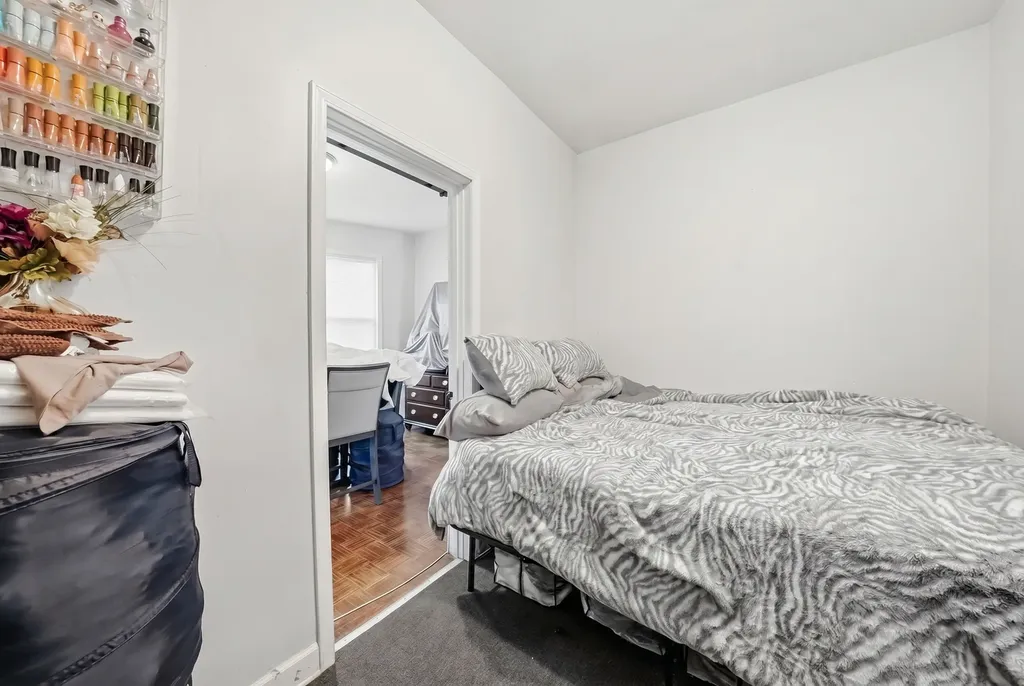 3056 East 87th Street Chicago IL 60617