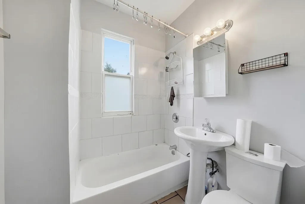 3056 East 87th Street Chicago IL 60617