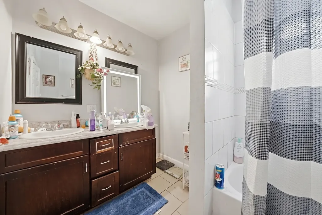 3056 East 87th Street Chicago IL 60617