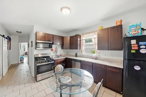 3056 East 87th Street Chicago IL 60617