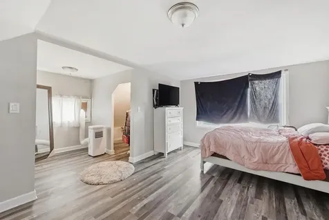 3056 East 87th Street Chicago IL 60617