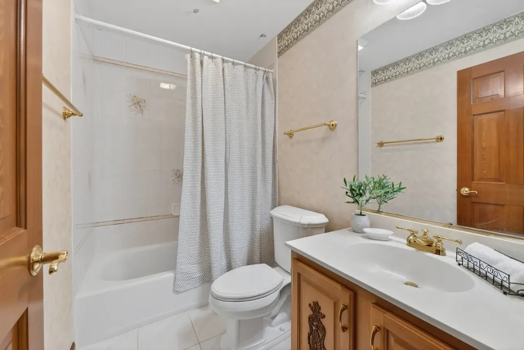 1572 Treeline Court Naperville IL 60565