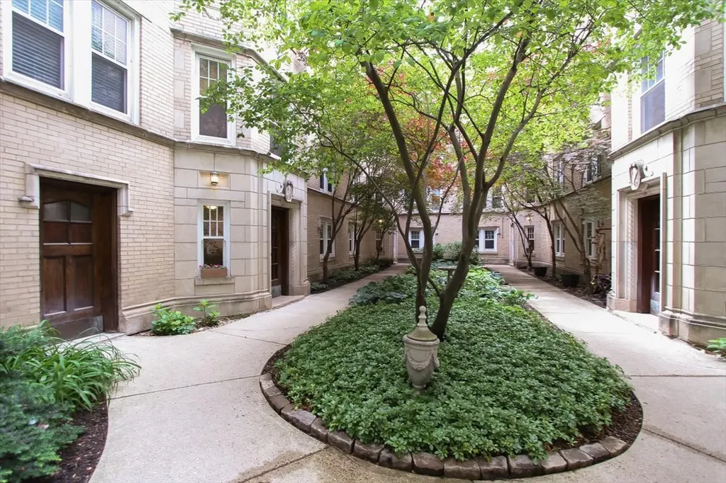 1445 West Elmdale Avenue Chicago IL 60660