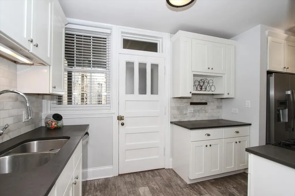 1445 West Elmdale Avenue Chicago IL 60660