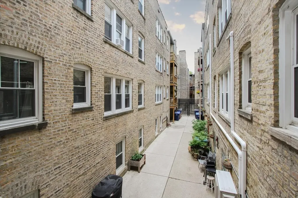 1445 West Elmdale Avenue Chicago IL 60660