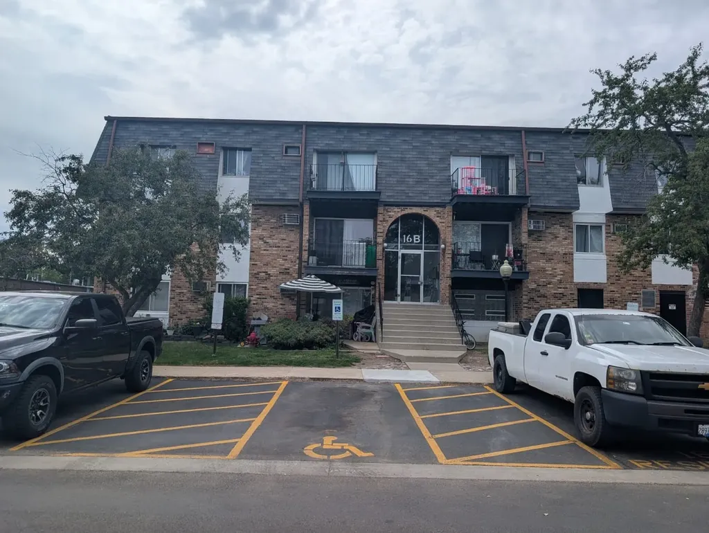 16B East Dundee Quarter Street Palatine IL 60074