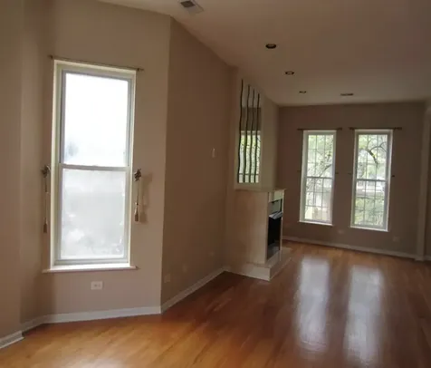 4321 South Ellis Avenue Chicago IL 60653