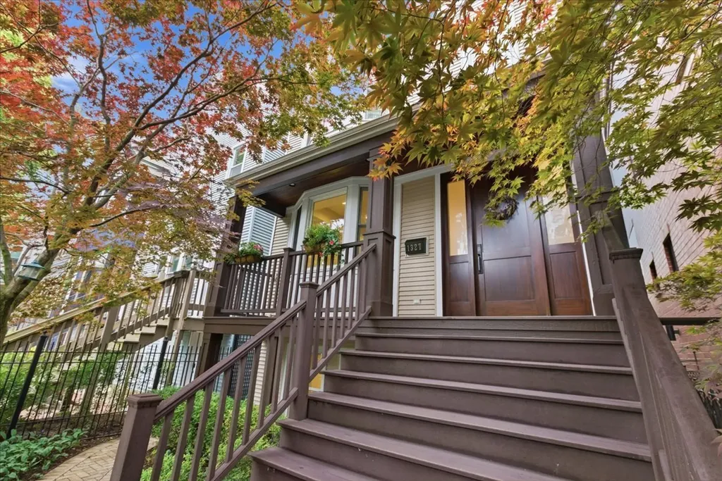 1327 West Barry Street Chicago IL 60657
