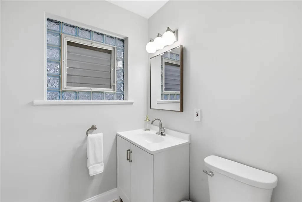 1327 West Barry Street Chicago IL 60657