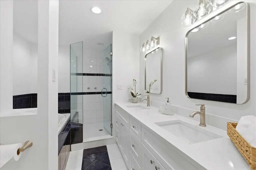 1327 West Barry Street Chicago IL 60657