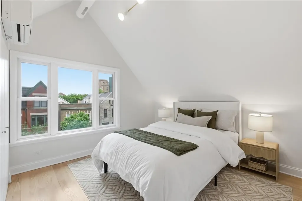 1327 West Barry Street Chicago IL 60657