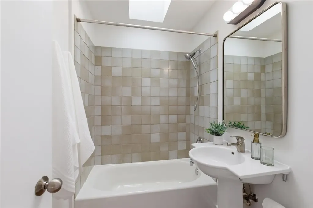 1327 West Barry Street Chicago IL 60657