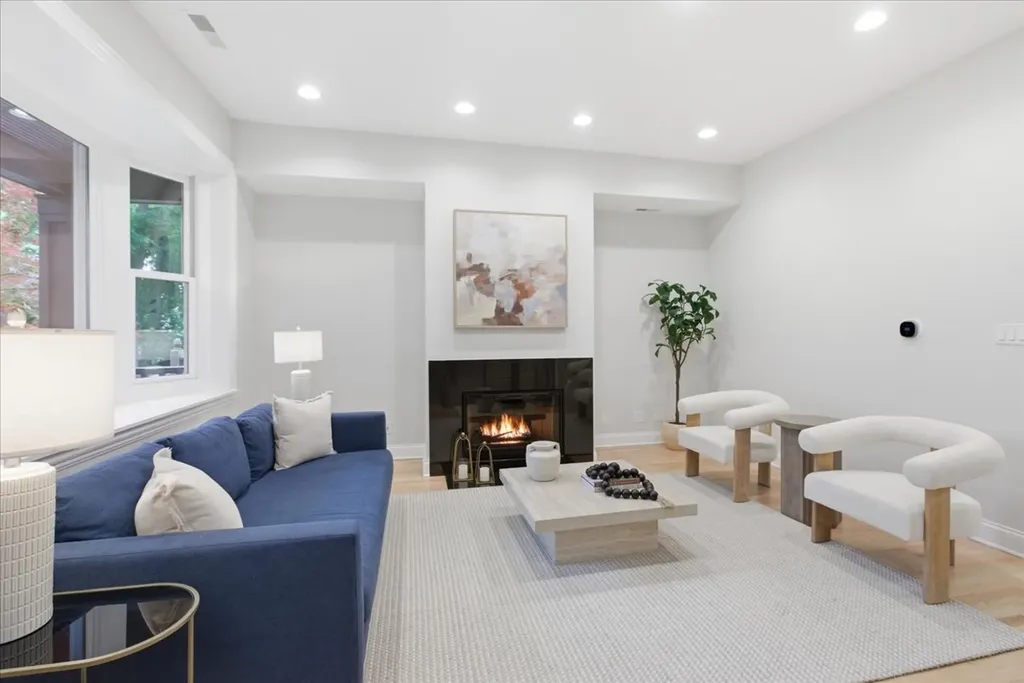 1327 West Barry Street Chicago IL 60657