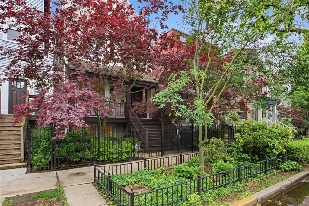 1327 West Barry Street Chicago IL 60657