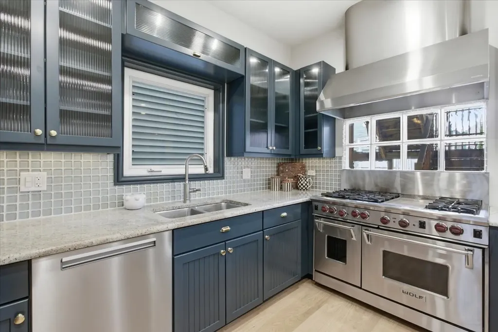 1327 West Barry Street Chicago IL 60657