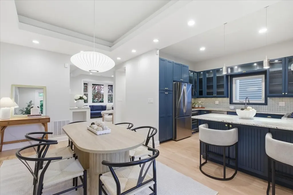 1327 West Barry Street Chicago IL 60657