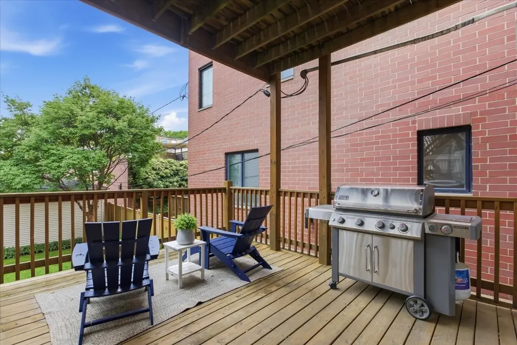 1327 West Barry Street Chicago IL 60657
