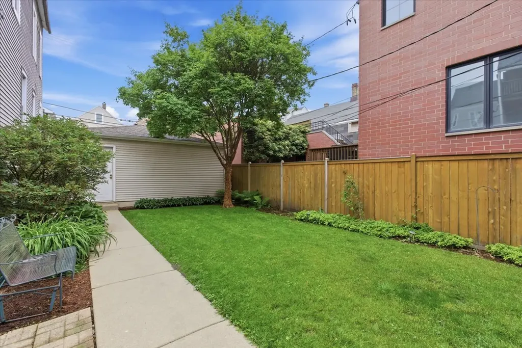 1327 West Barry Street Chicago IL 60657