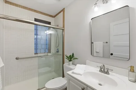 1327 West Barry Street Chicago IL 60657