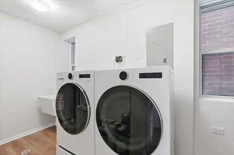1327 West Barry Street Chicago IL 60657