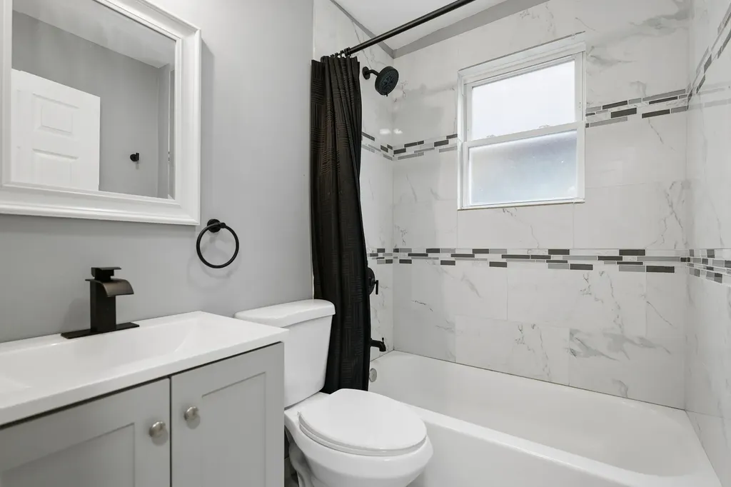 7005 South Eberhart Avenue Chicago IL 60637