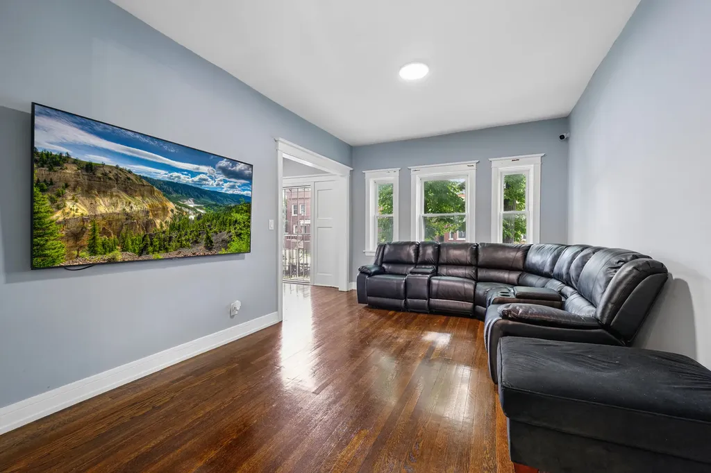 7005 South Eberhart Avenue Chicago IL 60637