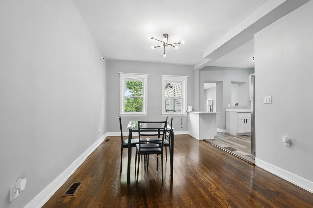 7005 South Eberhart Avenue Chicago IL 60637