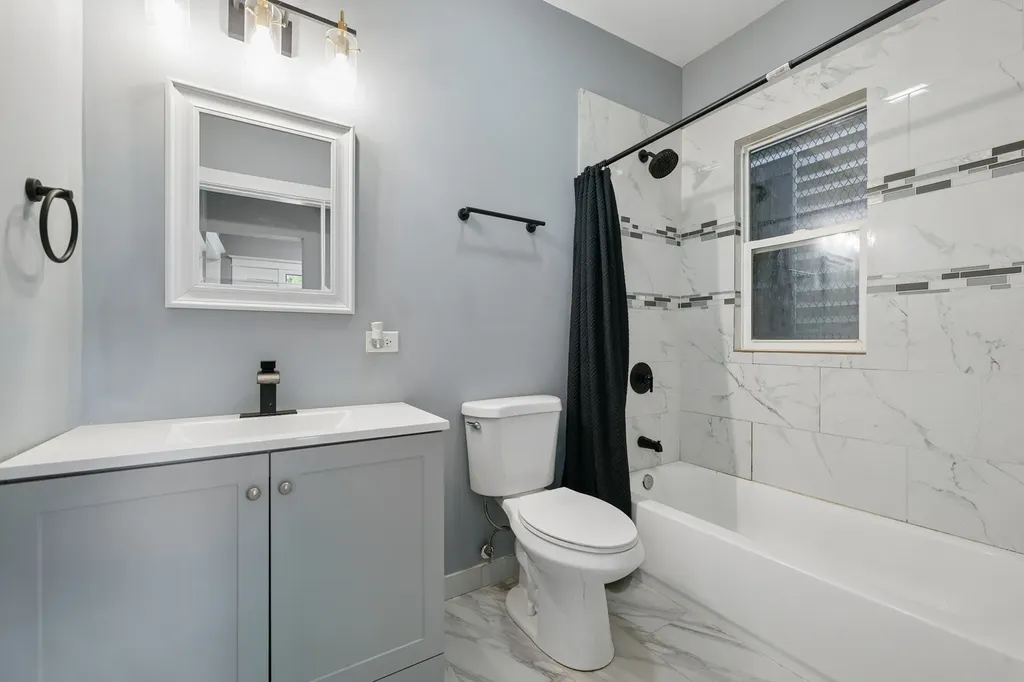 7005 South Eberhart Avenue Chicago IL 60637