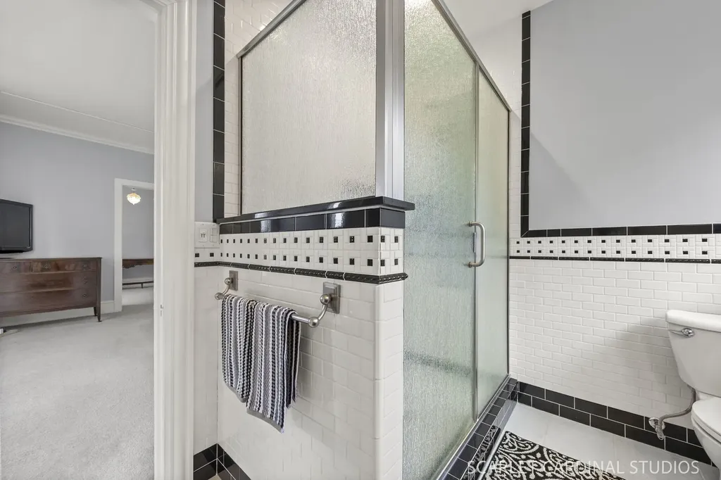 1205 West Downer Place Aurora IL 60506