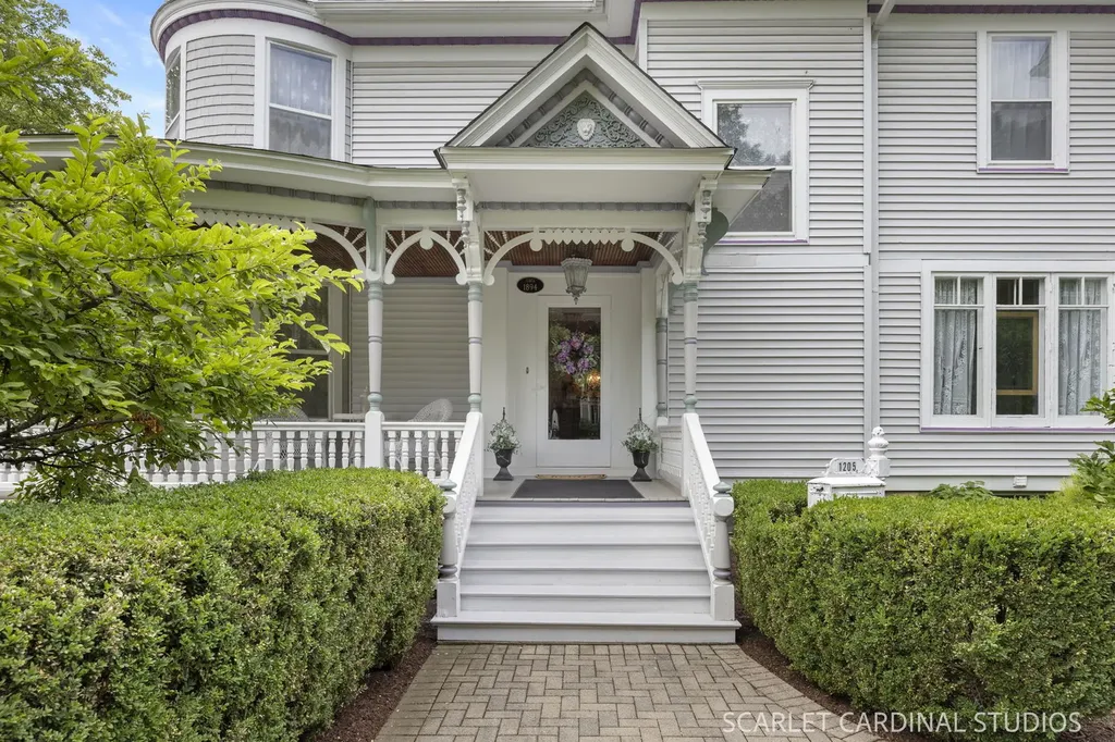 1205 West Downer Place Aurora IL 60506